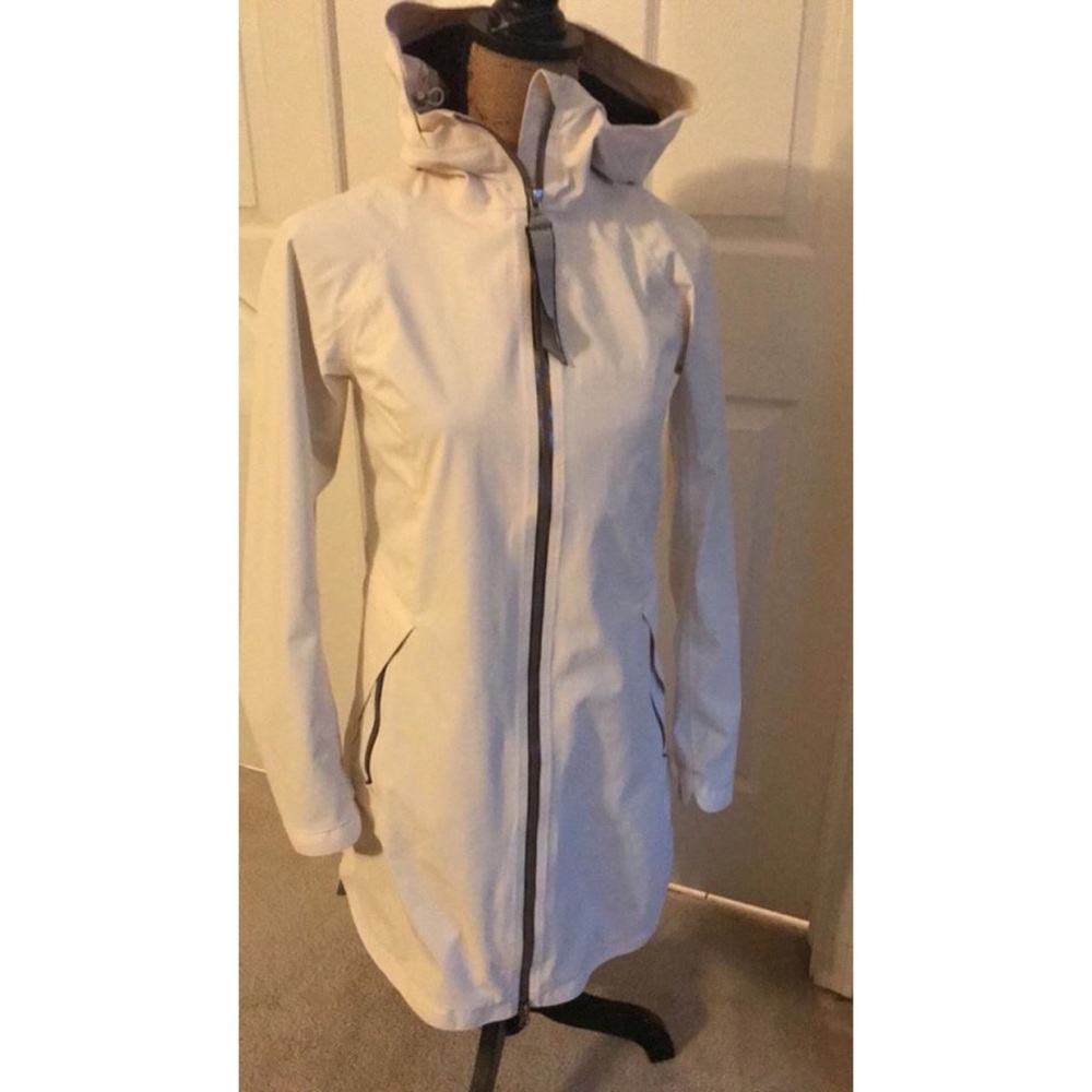 EUC/VGUC Lululemon Right As Rain Jacket Size 4